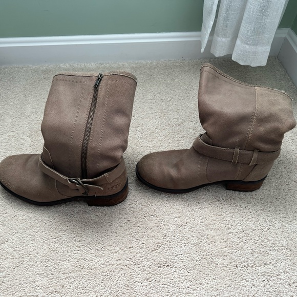 UGG boot - Picture 2 of 6